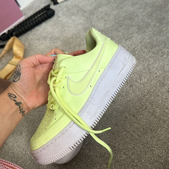 Neon Green Nike AF1 Air Force 1 Women’s 7.5 - Picture 2 of 4